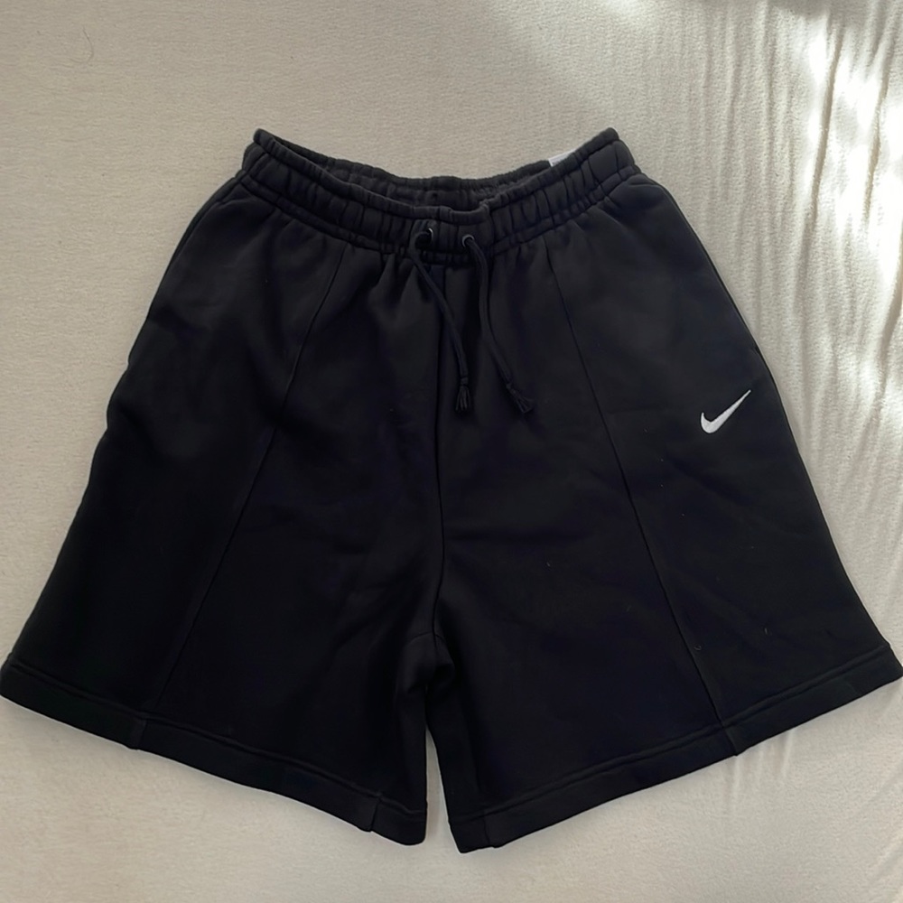 Nike Loose Fit High Rise Women’s Black Shorts